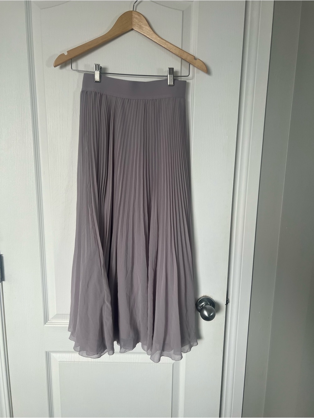 Aritzia Wilfred Pleated Twirl Maxi Skirt in Dusty Mauve